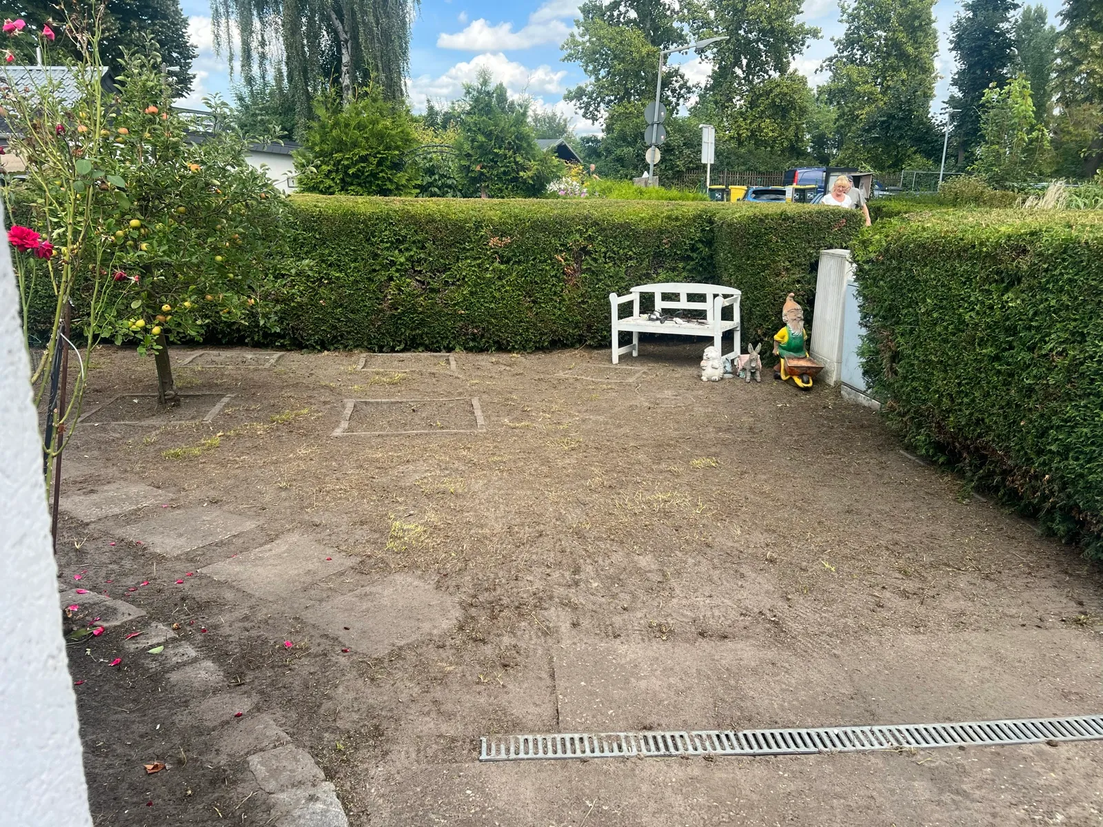Die abgefräste Fläche, bereit für die Neuanlage.