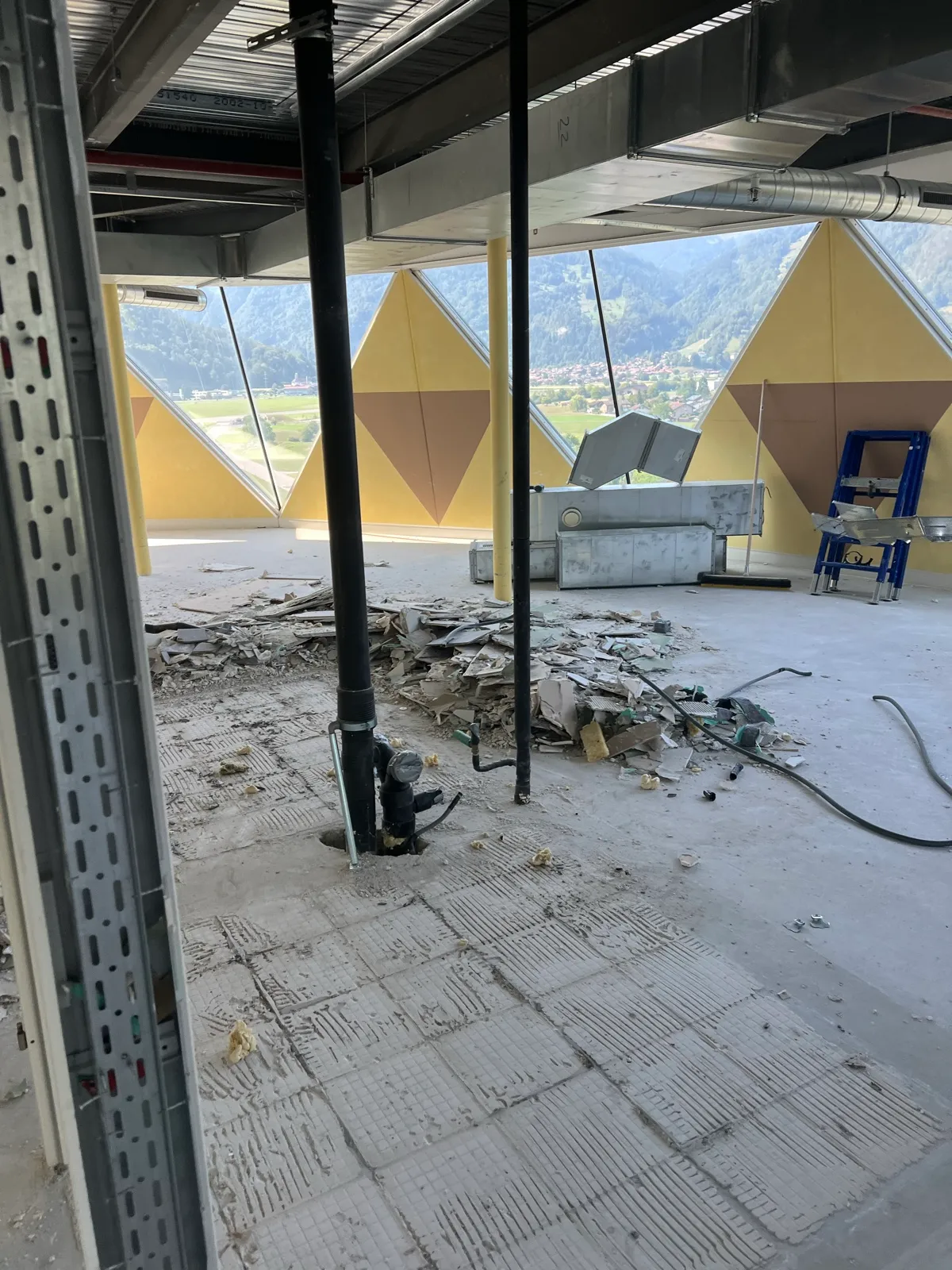 Rückbau bis auf den Rohboden.